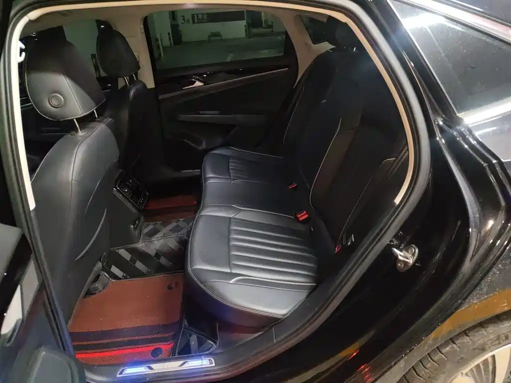 Volkswagen Passat PHEV — миниатюра 15