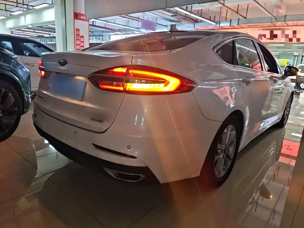 Ford Mondeo — миниатюра 7
