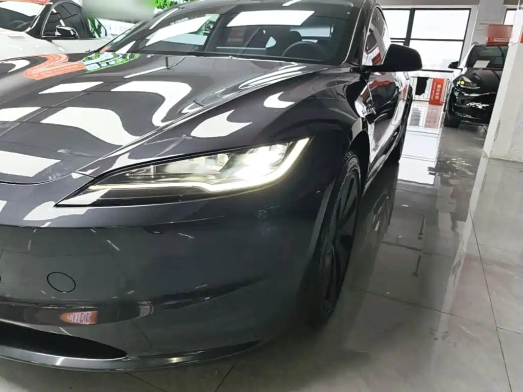 Tesla Model 3 — миниатюра 24