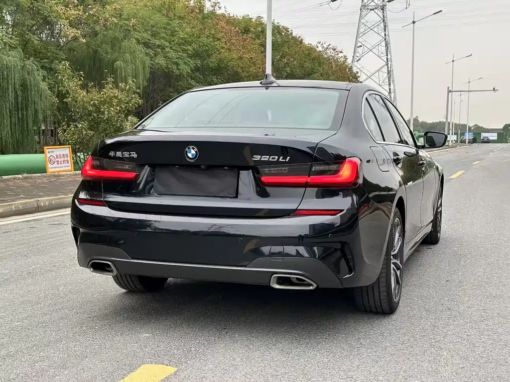 BMW 3 SERIES