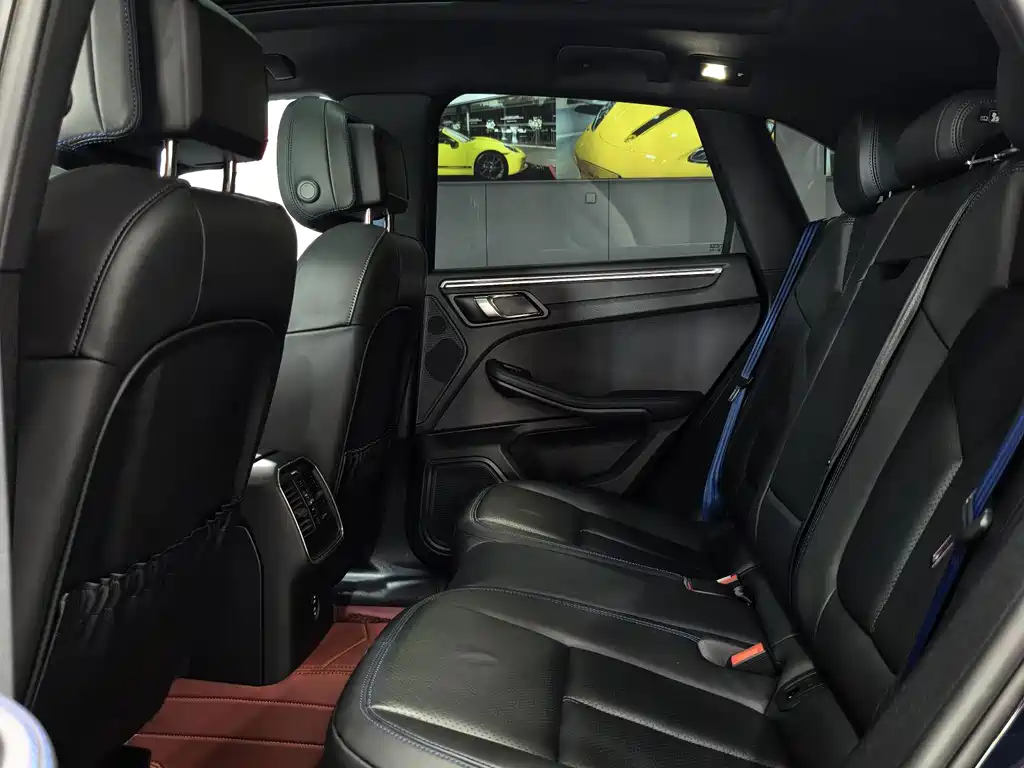 Porsche Macan — миниатюра 13