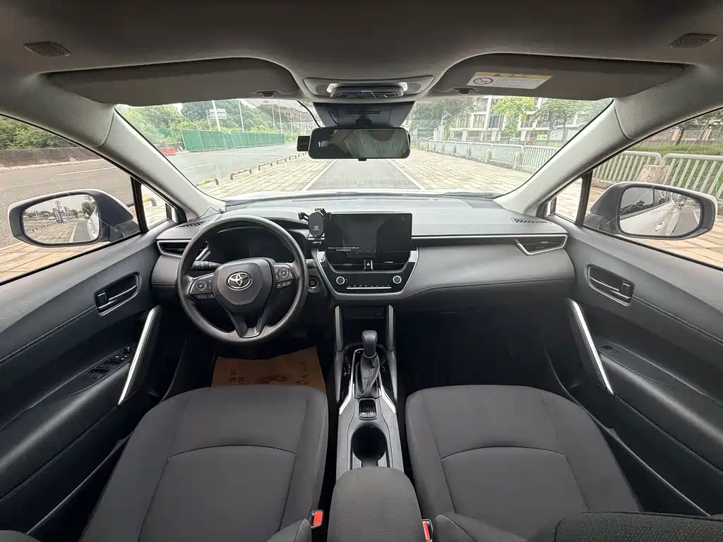 Toyota Corolla Cross — миниатюра 9
