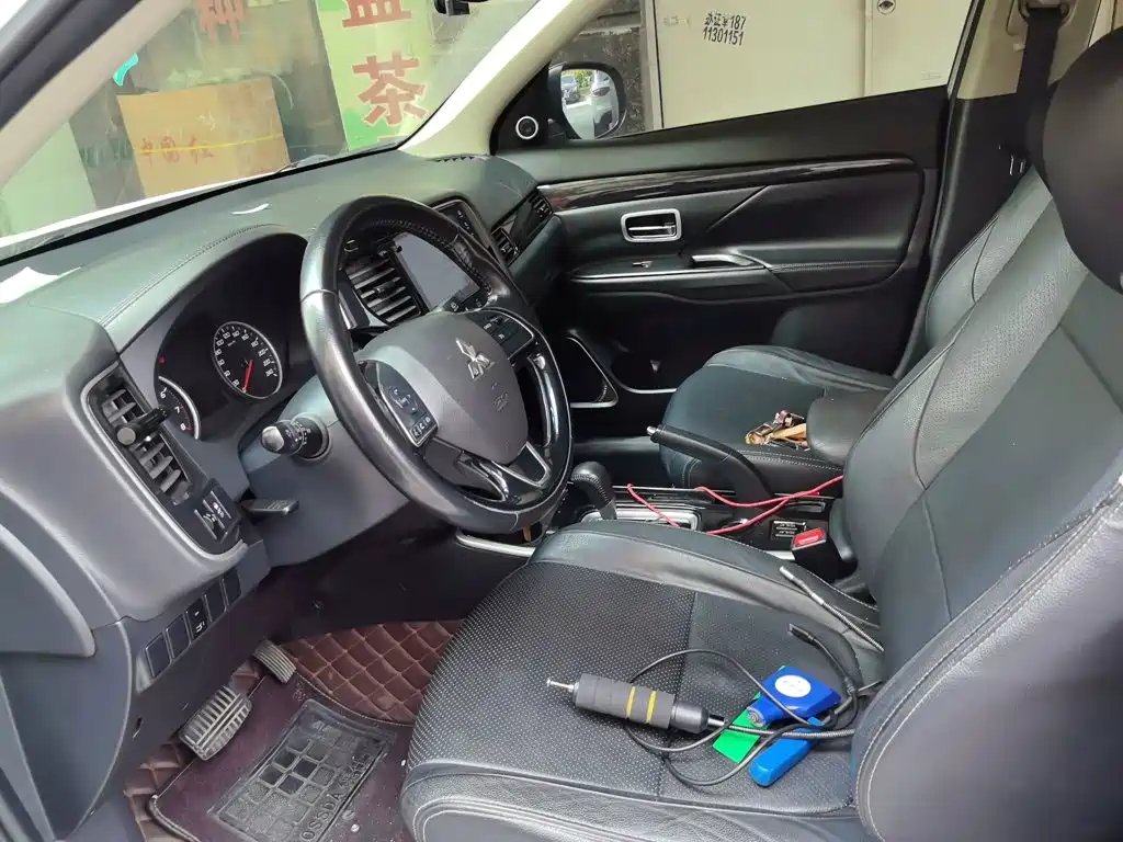 Mitsubishi Outlander — миниатюра 8