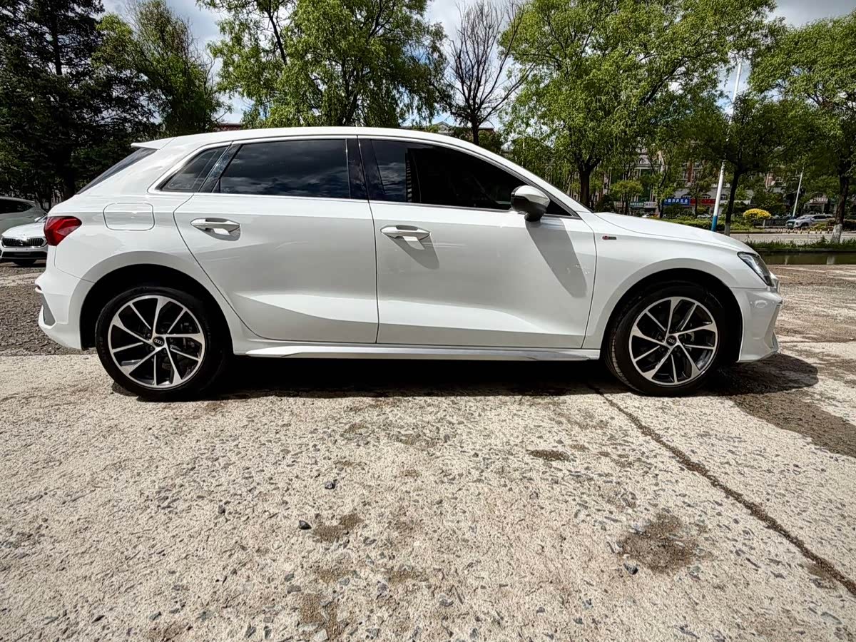 Audi A3 1.4 л 2023 г. Белый, пробег 11000 км