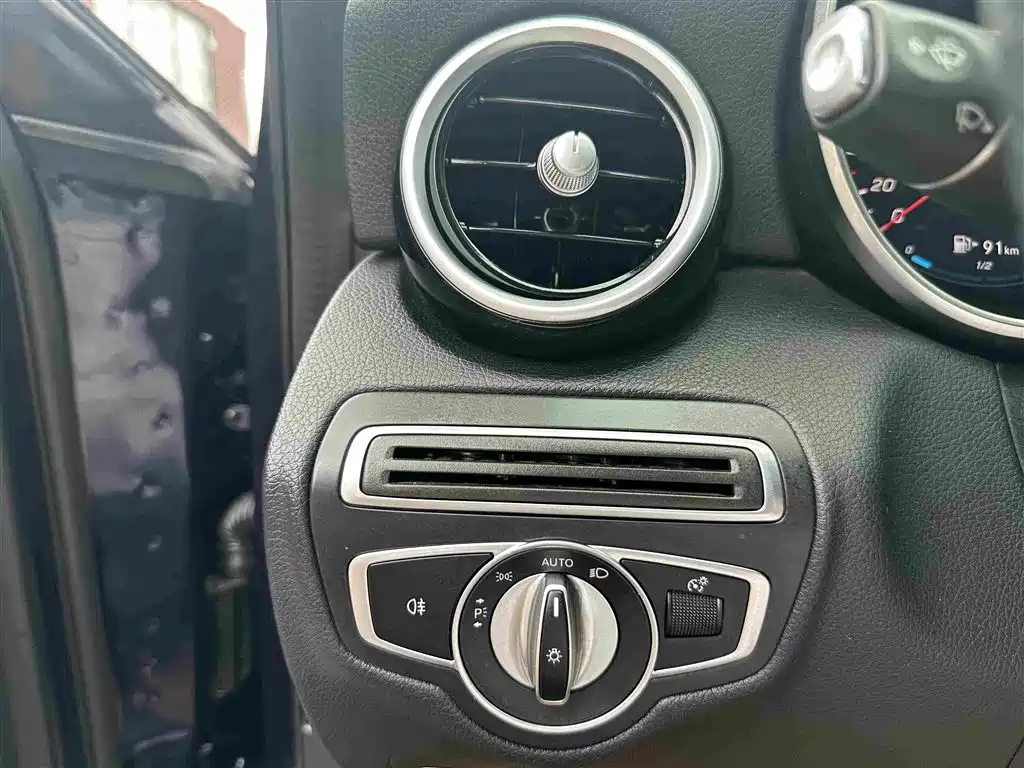 Mercedes-Benz C-Class — миниатюра 17