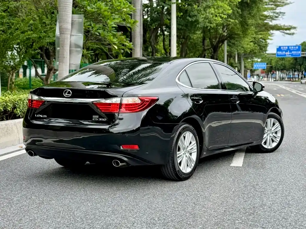Lexus ES — миниатюра 7