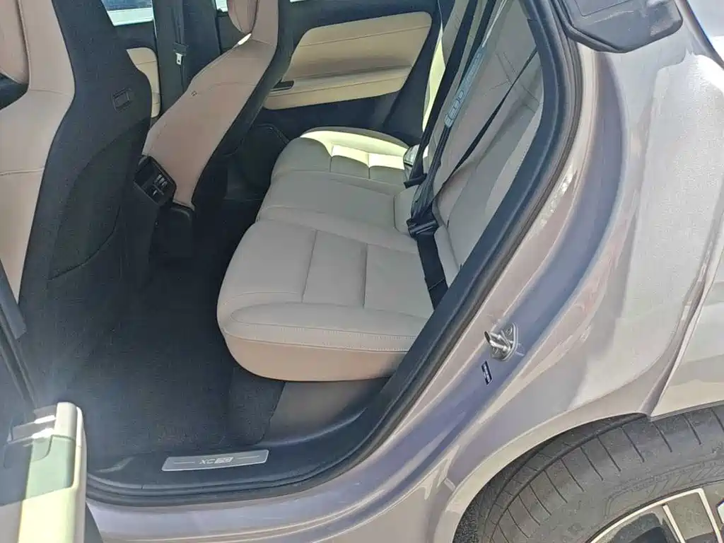 Volvo XC70 PHEV — миниатюра 8