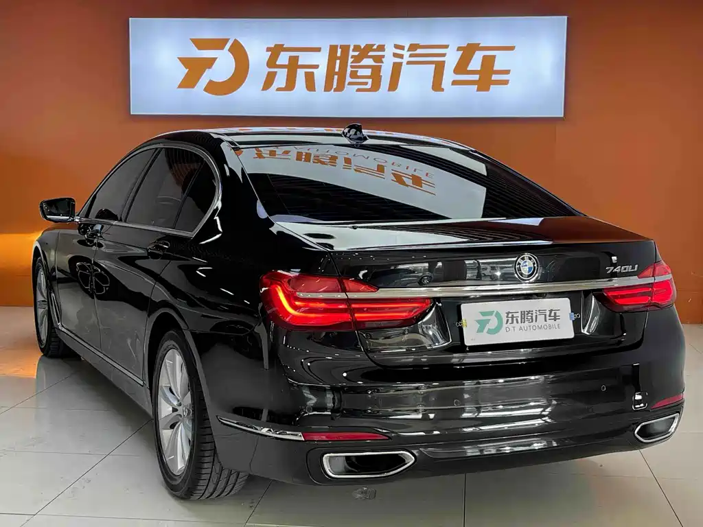 BMW 7 Series — миниатюра 8