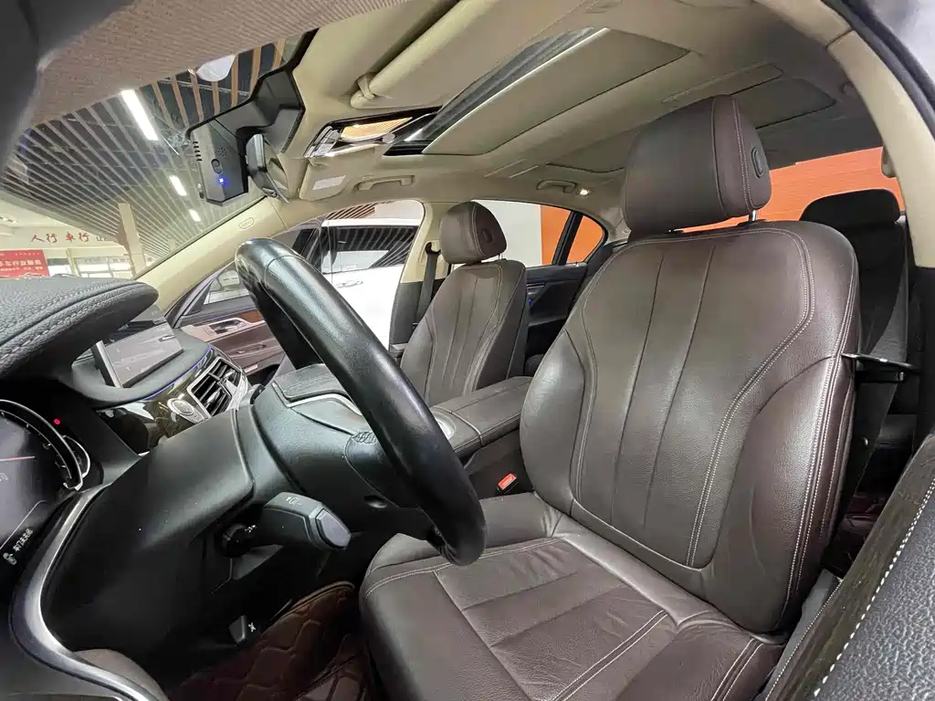 BMW 7 Series — миниатюра 14