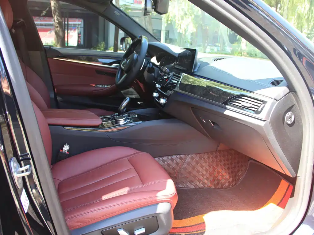 BMW 5 Series — миниатюра 16