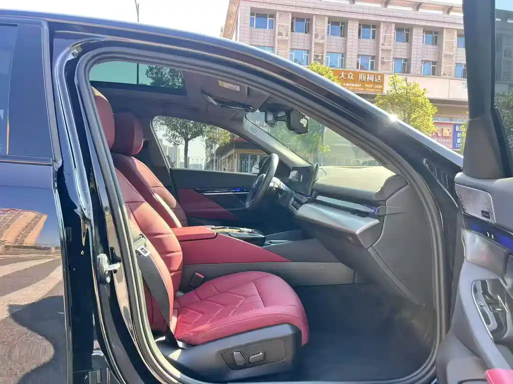 BMW 5 Series — миниатюра 6