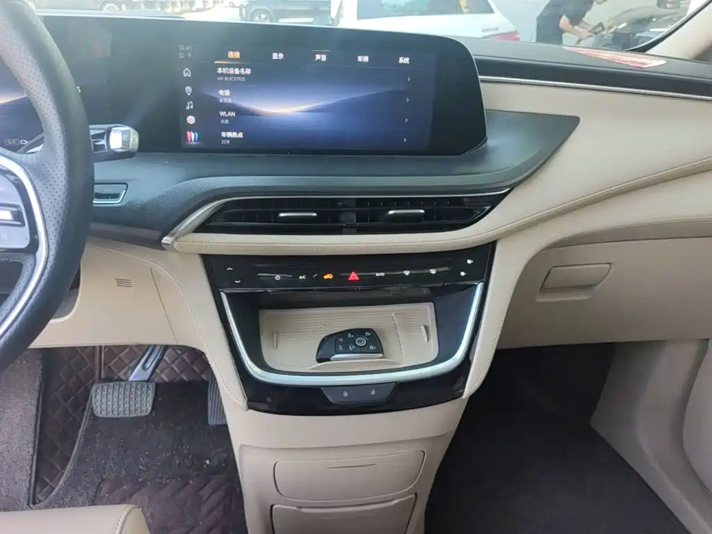 Buick GL8 Hybrid — миниатюра 18
