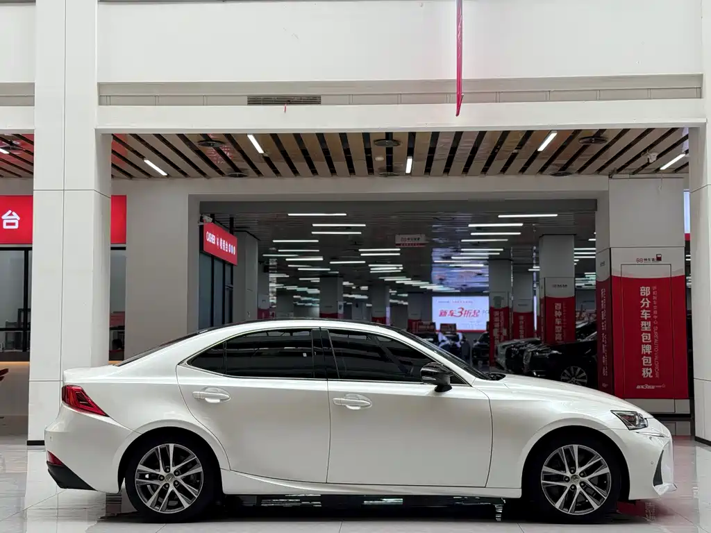 Lexus IS 2017 300