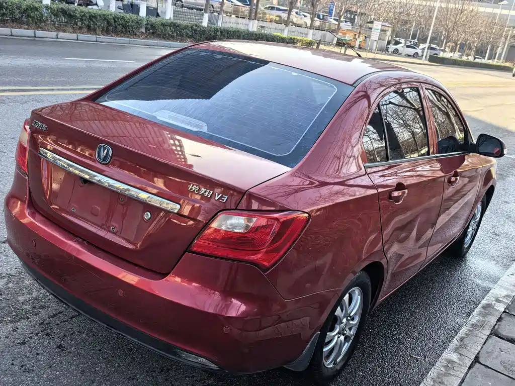 CHANGAN YUEXIANG V3
