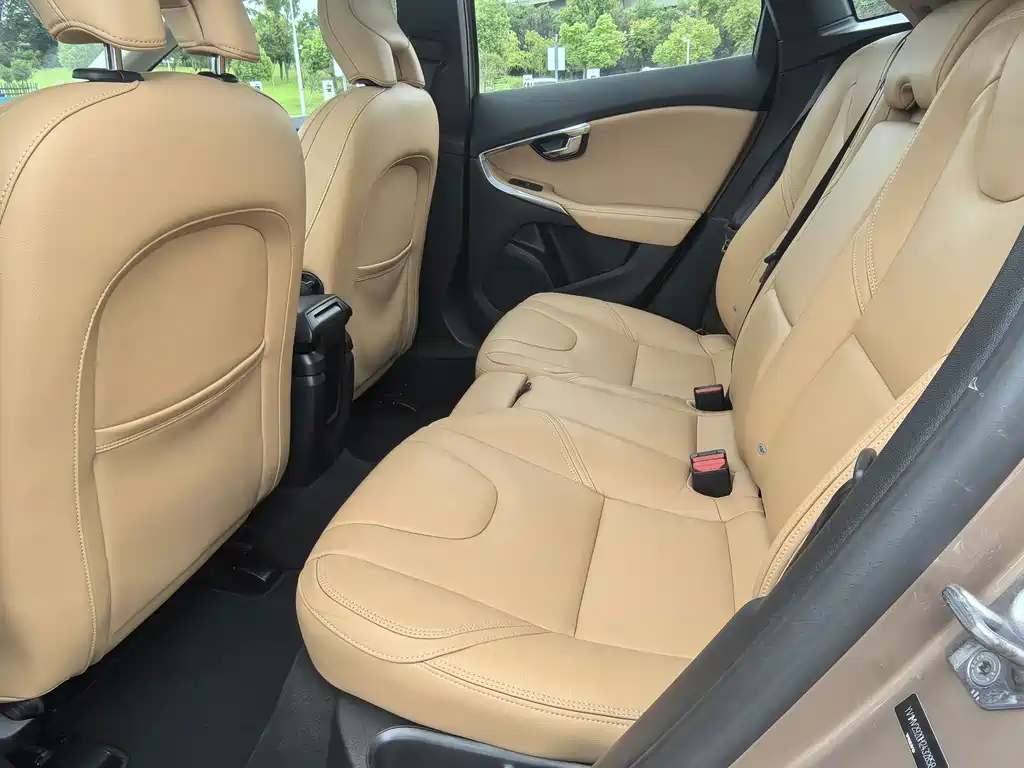 Volvo V40 — миниатюра 9