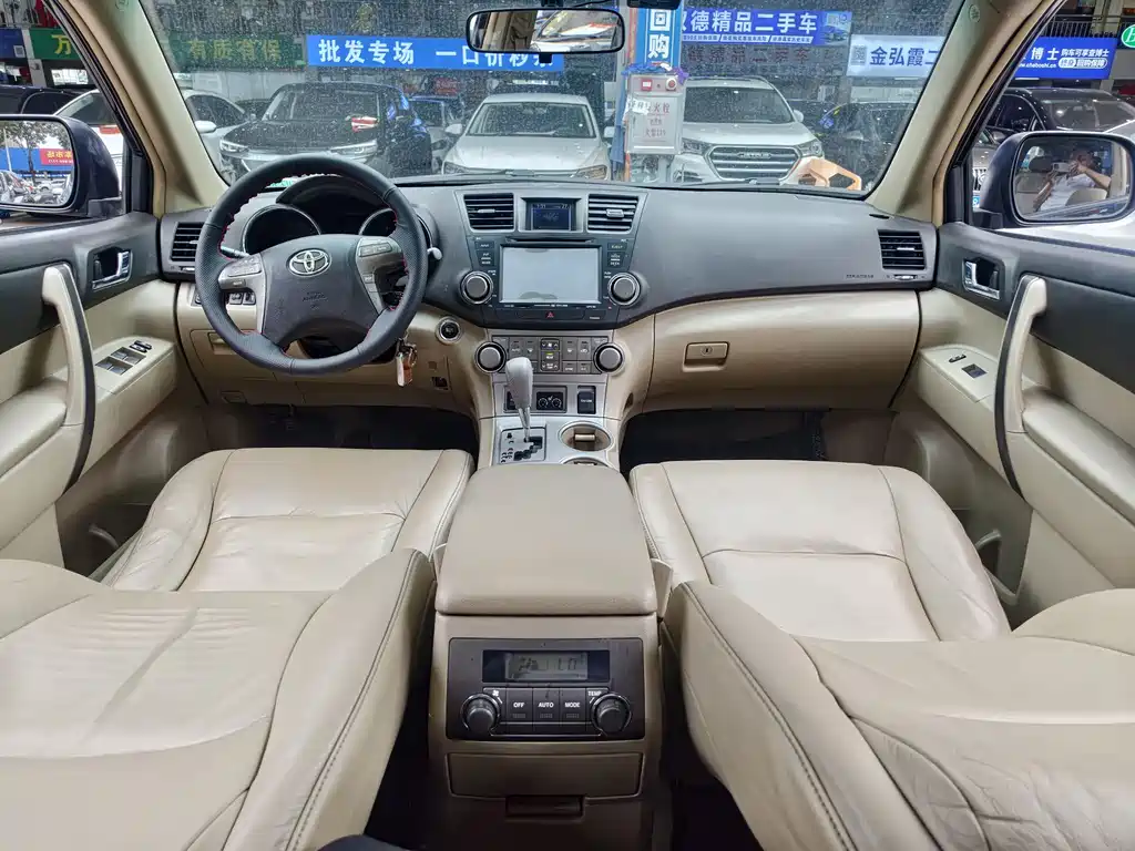 Toyota Highlander 2011 2.7L 7 мест Luxury