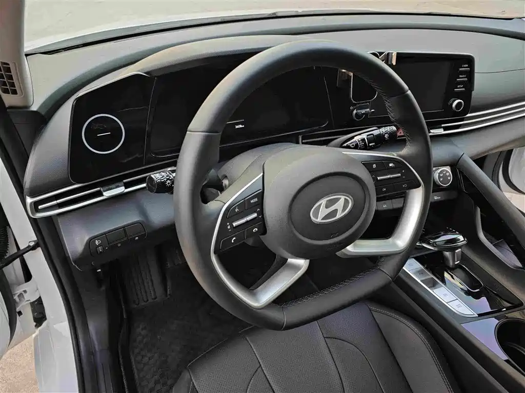 Hyundai Elantra — миниатюра 11