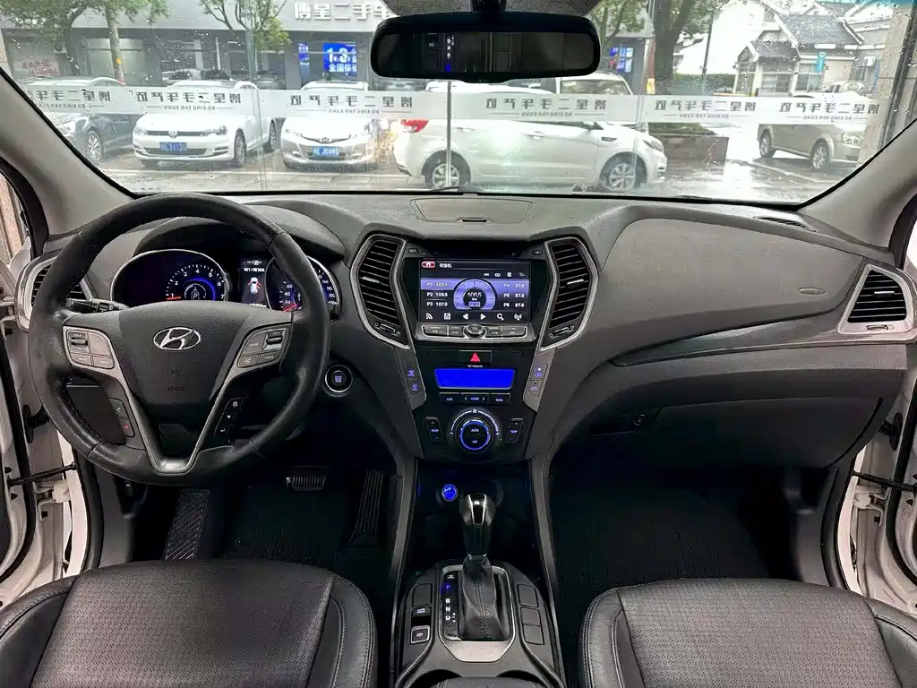 Hyundai Santa Fe 2013 2.4L AT