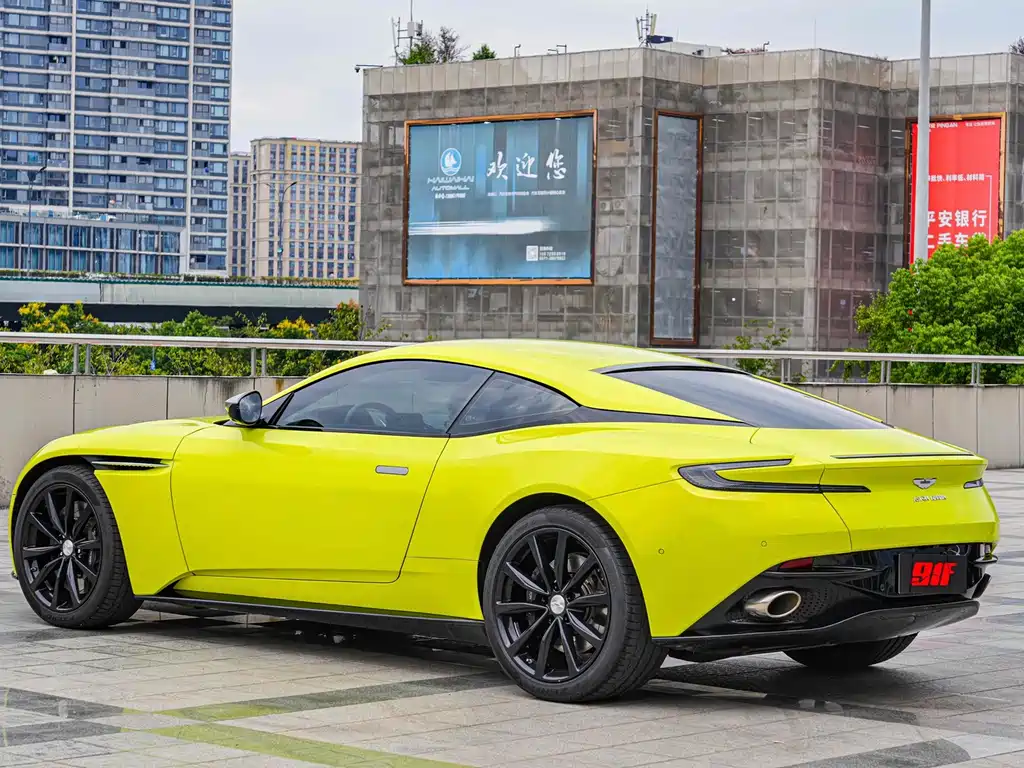 Aston Martin DB11 — миниатюра 5