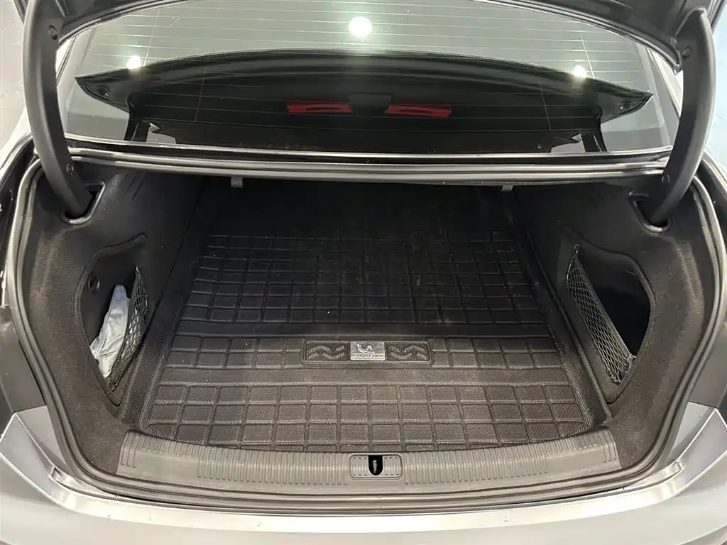 Audi A4L — миниатюра 6