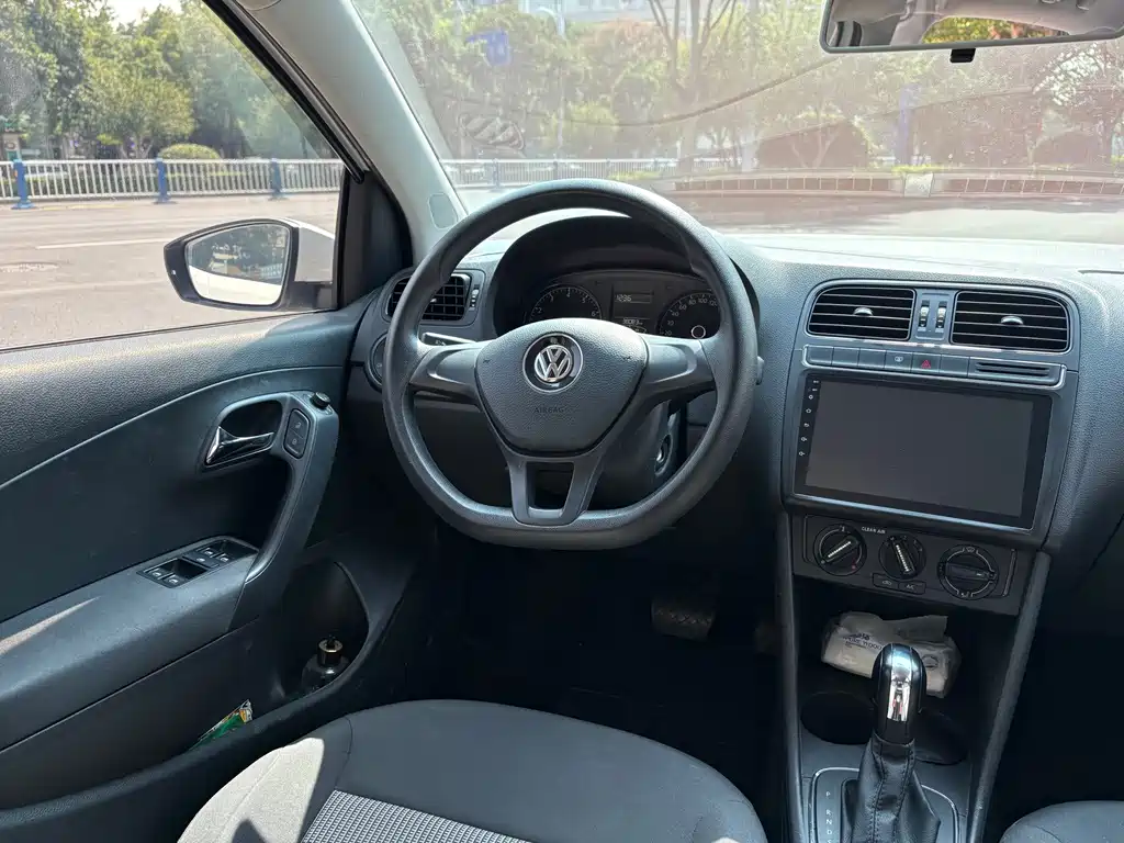 Volkswagen Polo — миниатюра 7