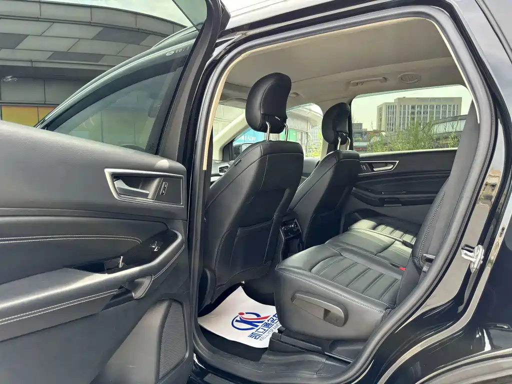 Ford Edge — миниатюра 8