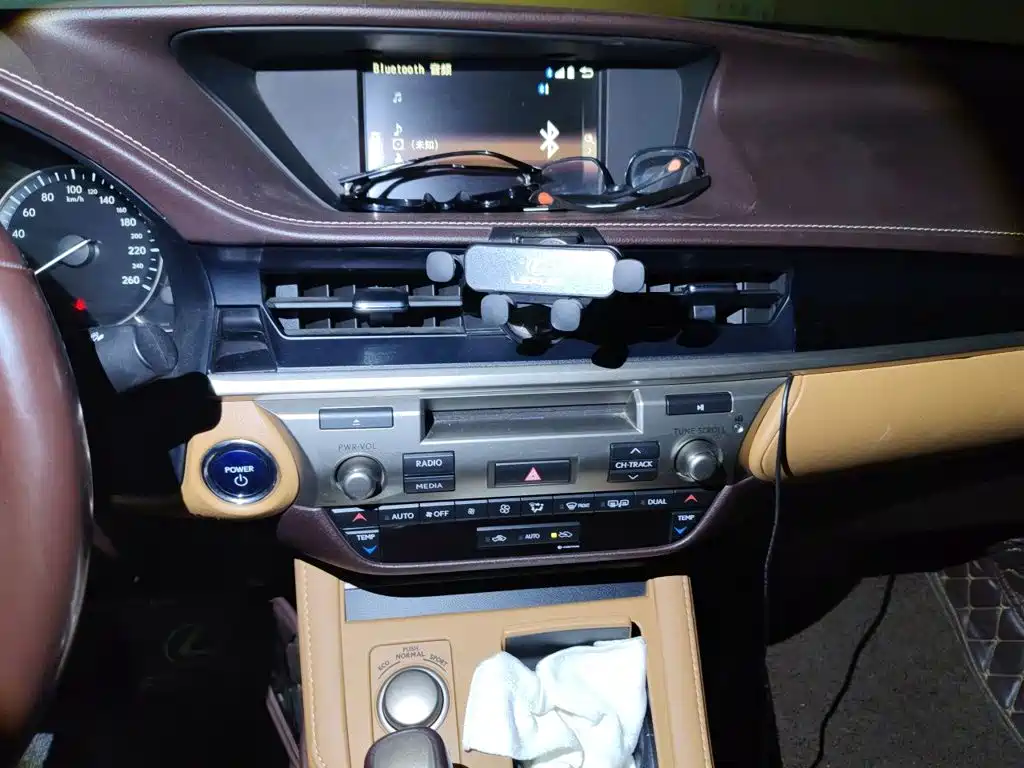 Lexus ES — миниатюра 15