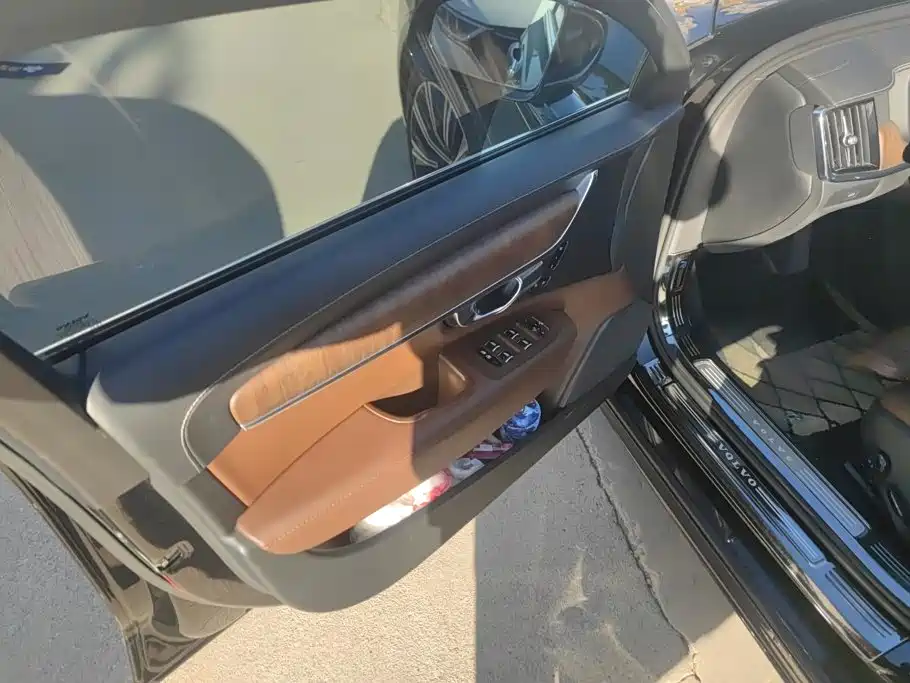 Volvo S90 — миниатюра 7