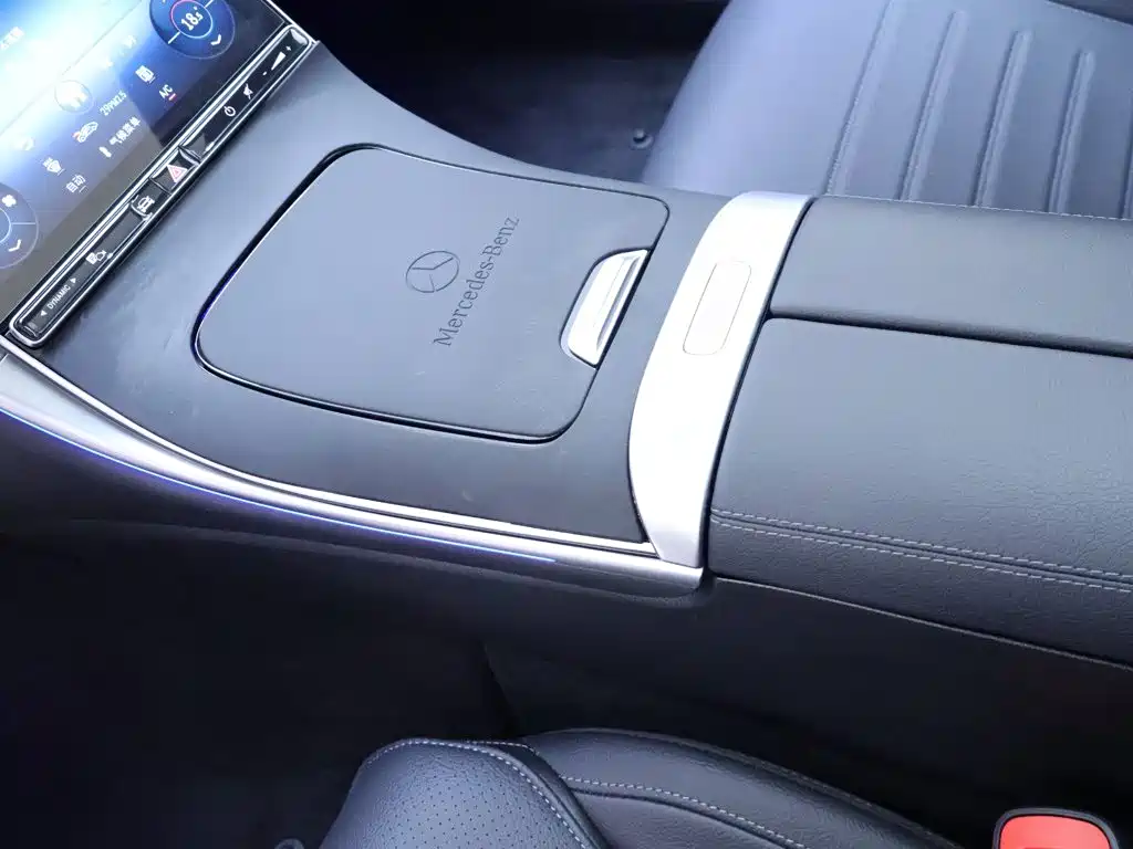 Mercedes-Benz C-Class — миниатюра 12