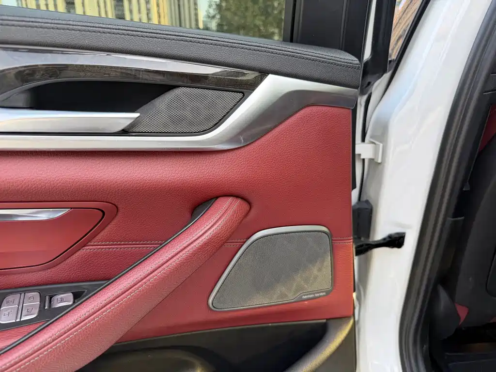 BMW 5 Series — миниатюра 7