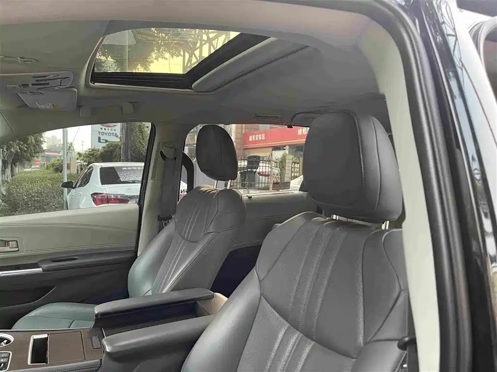 Toyota Sienna — миниатюра 16