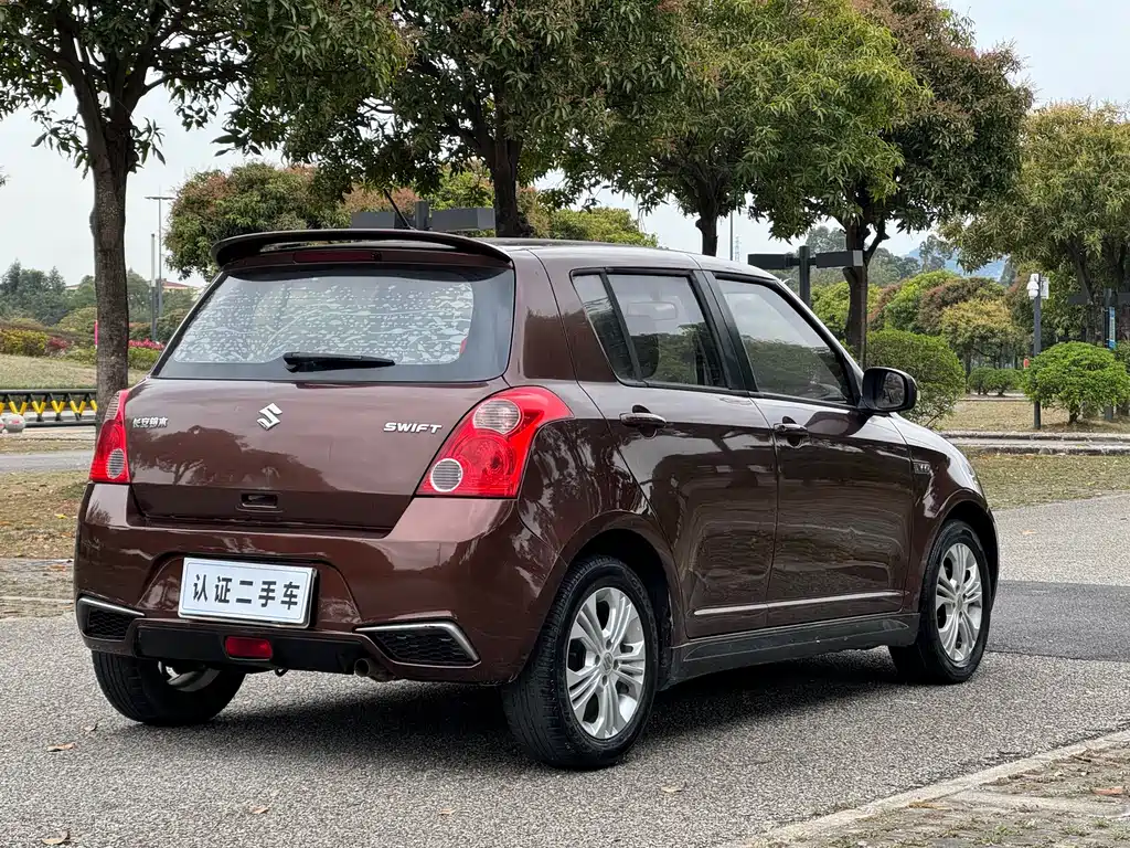 SUZUKI SWIFT