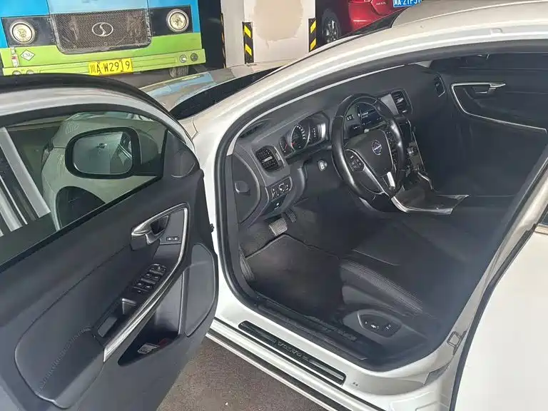 Volvo S60 — миниатюра 18
