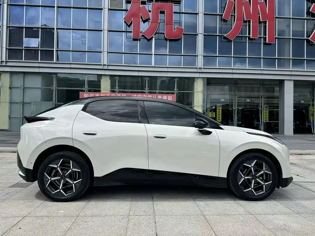 Lynk & Co Z20 — миниатюра 4