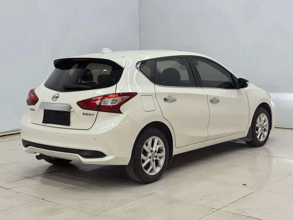 Nissan Tiida — миниатюра 13