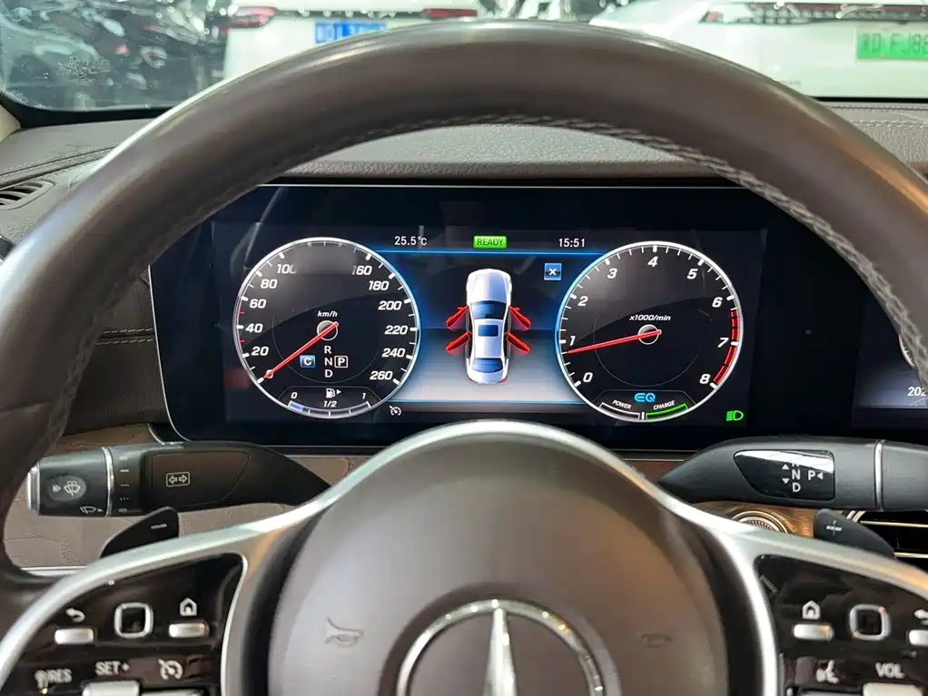 Mercedes-Benz E-Class — миниатюра 18