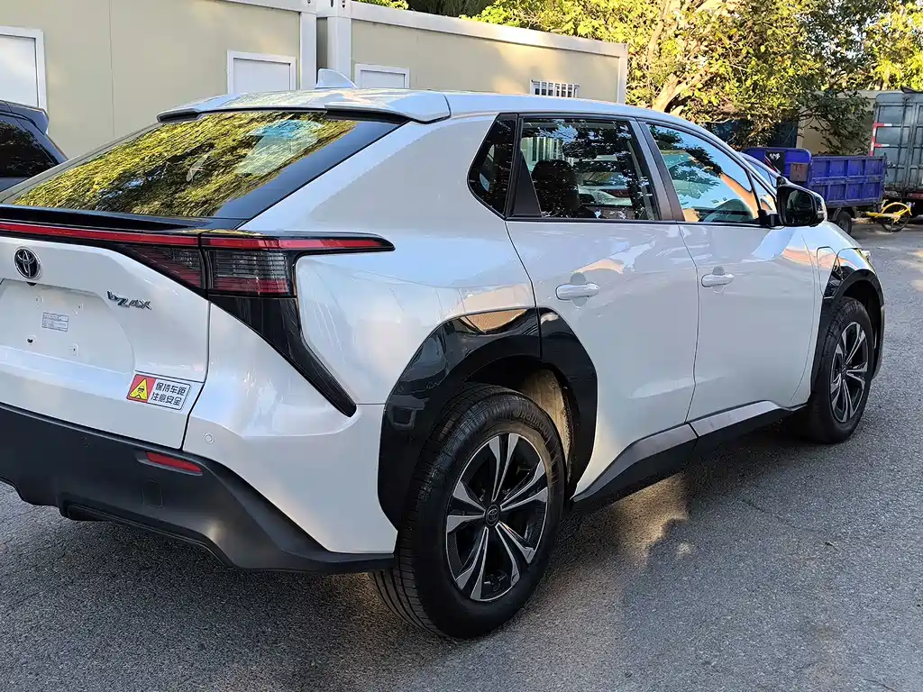 Toyota bZ4X — миниатюра 3