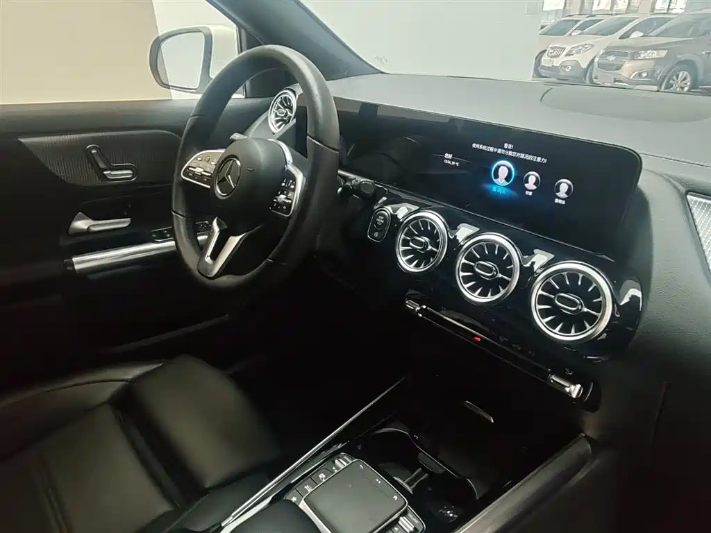Mercedes-Benz GLA — миниатюра 12
