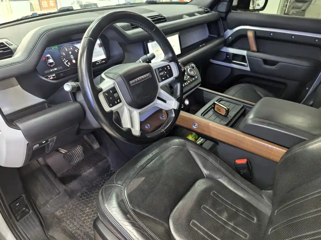 Land Rover Defender — миниатюра 3
