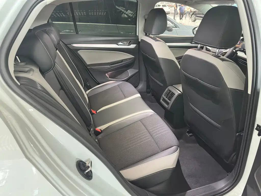 Volkswagen Golf — миниатюра 12
