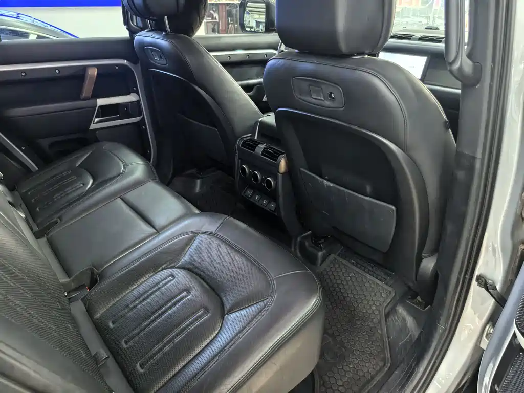 Land Rover Defender — миниатюра 9