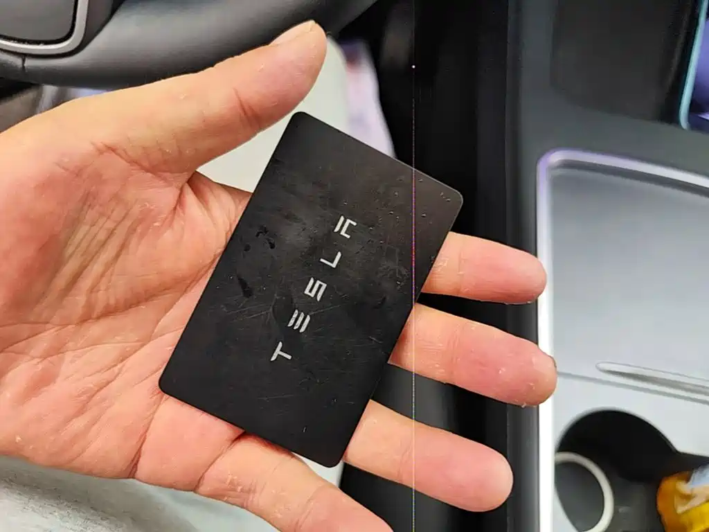 Tesla Model Y — миниатюра 9