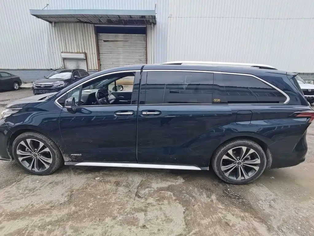 Toyota Granvia — миниатюра 2