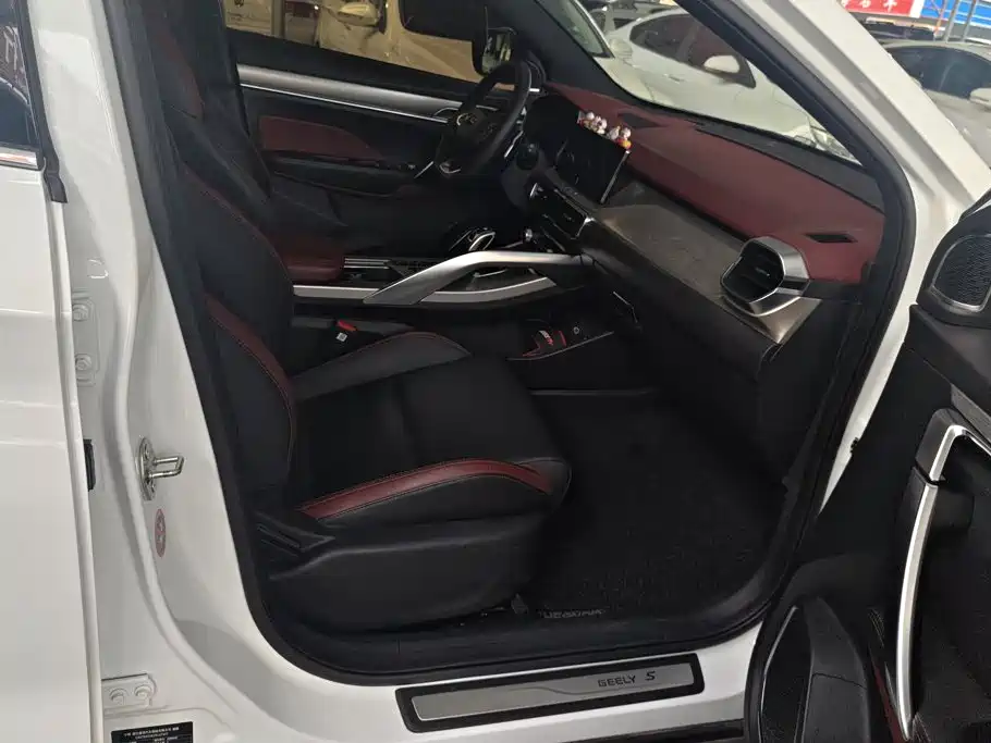 Geely Binyue — миниатюра 8