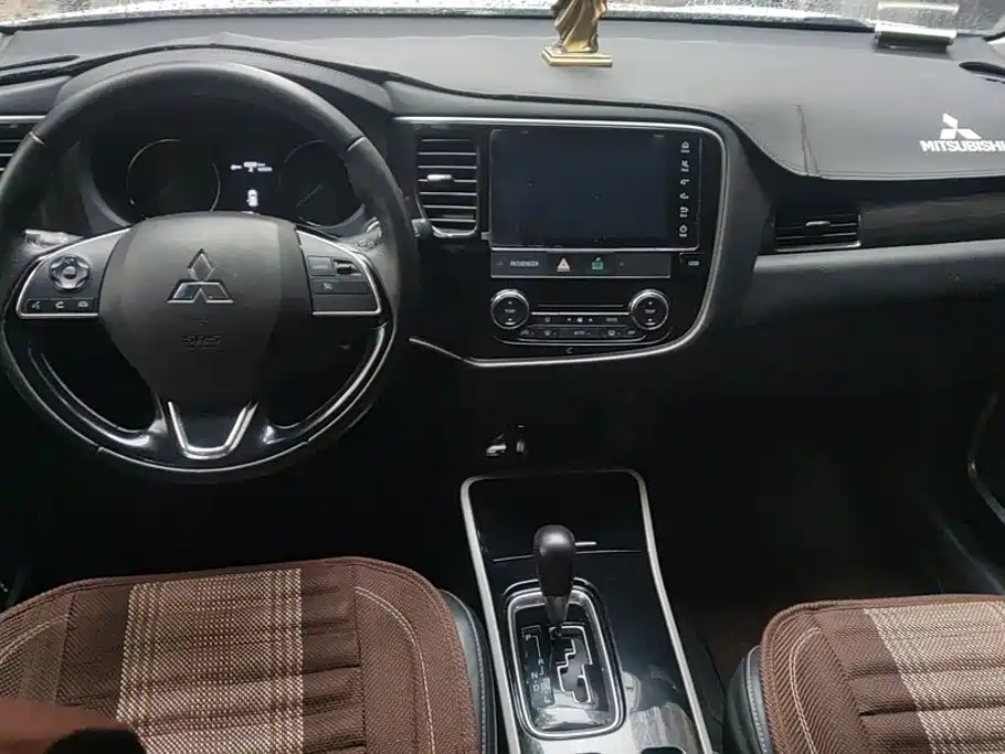 Mitsubishi Outlander — миниатюра 12