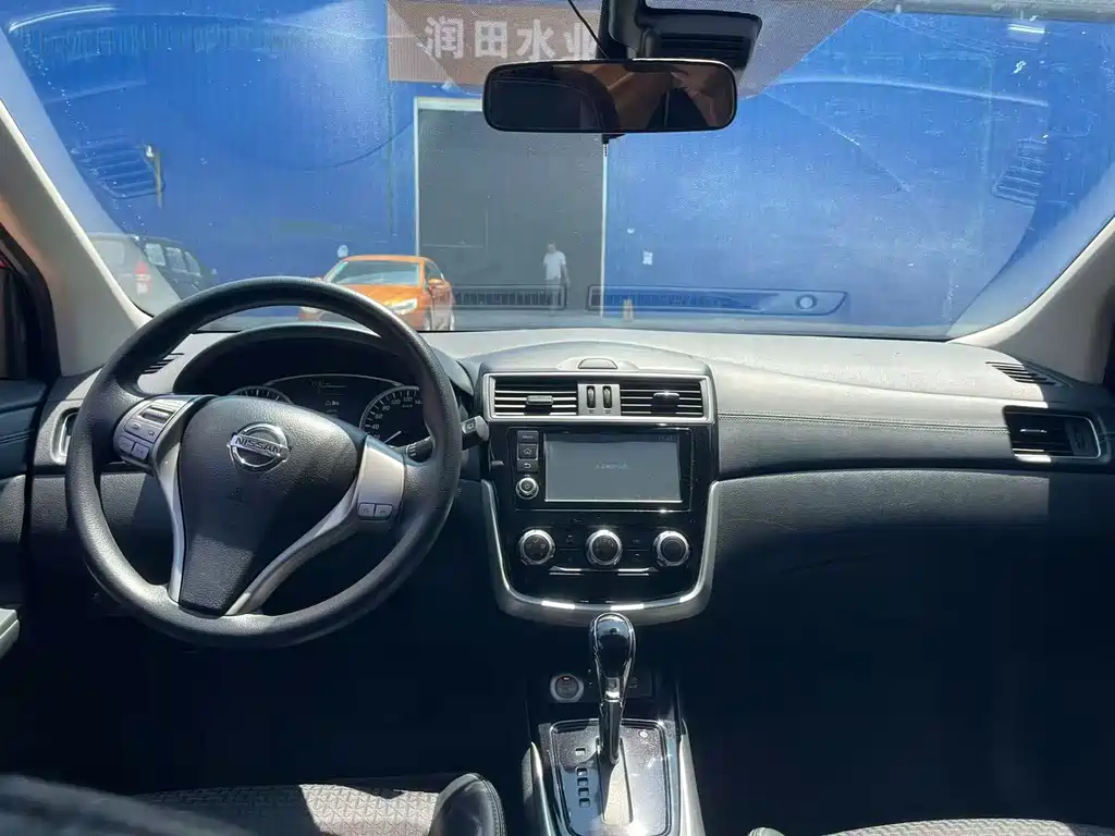 Nissan Tiida — миниатюра 8