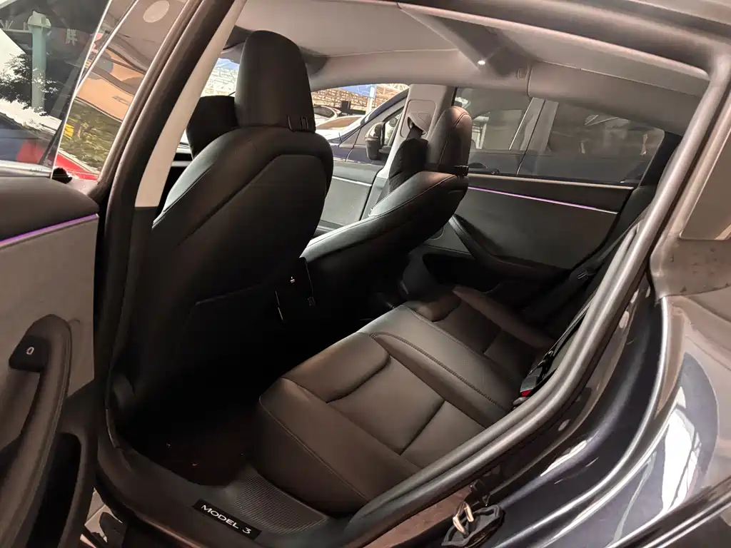 Tesla Model 3 — миниатюра 8