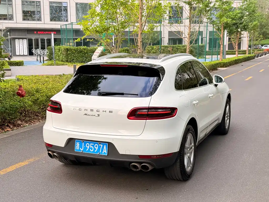 Porsche Macan — миниатюра 5