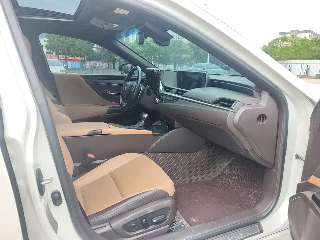 Lexus ES — миниатюра 11