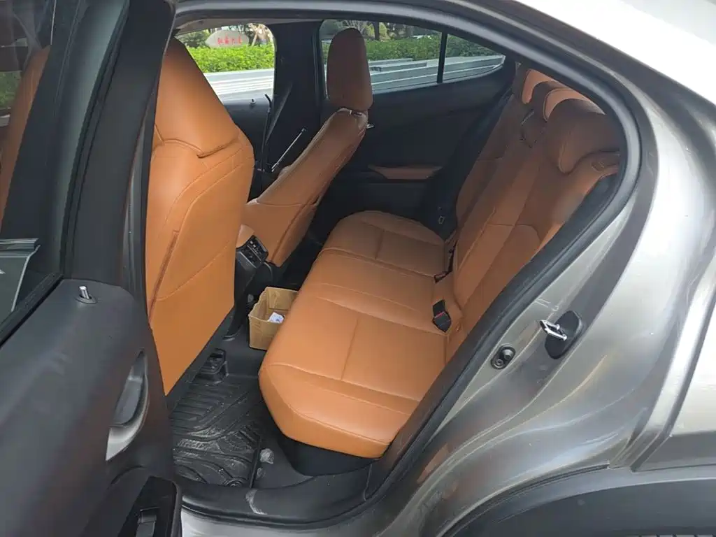 Lexus UX — миниатюра 17